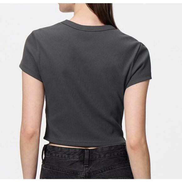 GU (Uniqlo) x Sanrio Kuromi Graphic Cropped T-Shirt in Dark Gray - Picture 3 of 11